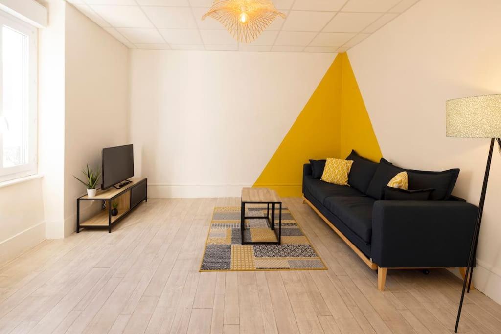Le Cosy C - T2 Tout Equipe - Centre-Ville Gare Montlucon Ngoại thất bức ảnh