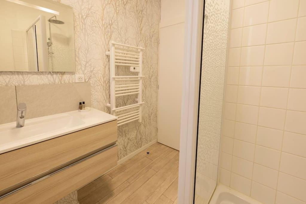 Le Cosy C - T2 Tout Equipe - Centre-Ville Gare Montlucon Ngoại thất bức ảnh